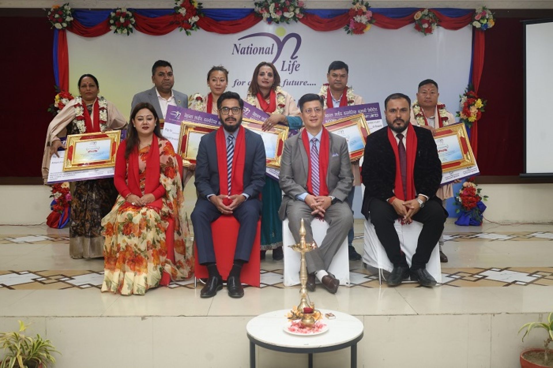 नेशनल लाईफद्धारा मधेश प्रदेशका अभिकर्ताहरु सम्मानित 